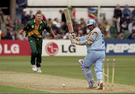 Lance Klusener castles Rahul Dravid | ESPNcricinfo.com