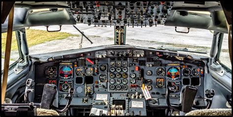 Cockpit Boeing 727-200 Color Photograph (APPM10051) – Photo Enrichments