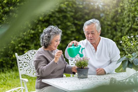 Outdoor Activities for Seniors Provide Health Benefits