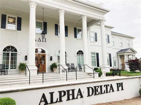 Ole Miss Sorority Houses are UNMATCHED | Ole miss, Ole miss sororities, Sorority house