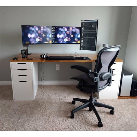 Pretty much the defenition of a clean, minimalist setup. That natural light makes it look ...