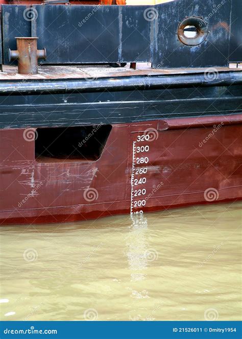 Cargo Ship Mark, Plimsoll Line Stock Image - Image: 21526011