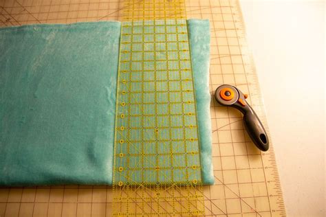 Self binding minky blanket tutorial - Frosted-Saddle | Minky blanket tutorial, Minky blanket, Minky