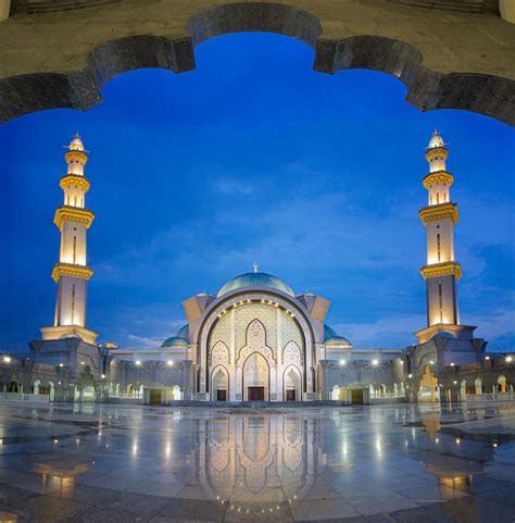 Masjid Wilayah Persekutuan | Mosque architecture, Masjid, Beautiful mosques around the worlds