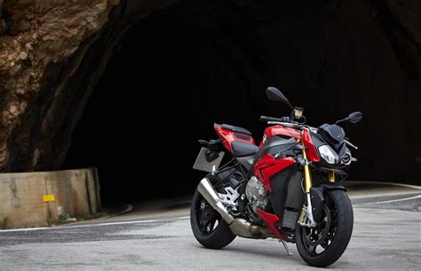 BMW S1000R 2014 Review: The unbridled German roadster | Bikes Doctor