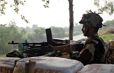 Militants attack Indian army camp in Kashmir again - CBS News