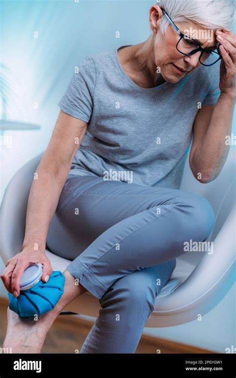 Ankle pain treatment Stock Photo - Alamy