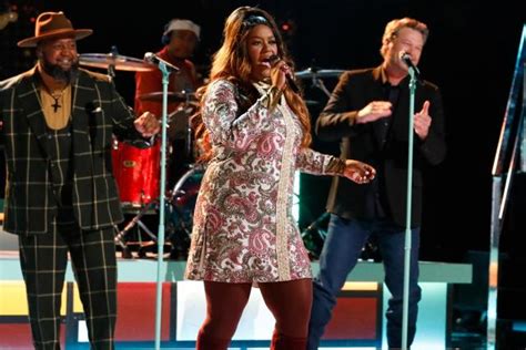 The Voice 's Wendy Moten Says She's 'OK' After Falling On Stage During Live Show