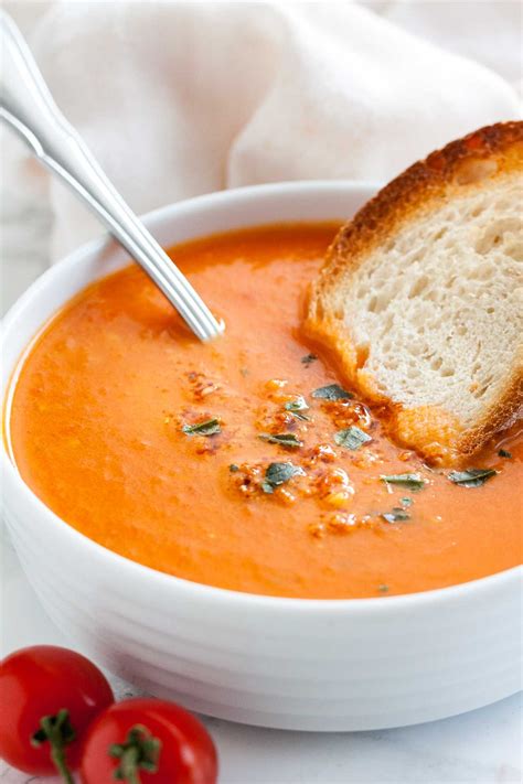 A creamy and healthy Roasted Tomato Soup that's loaded with fresh ...