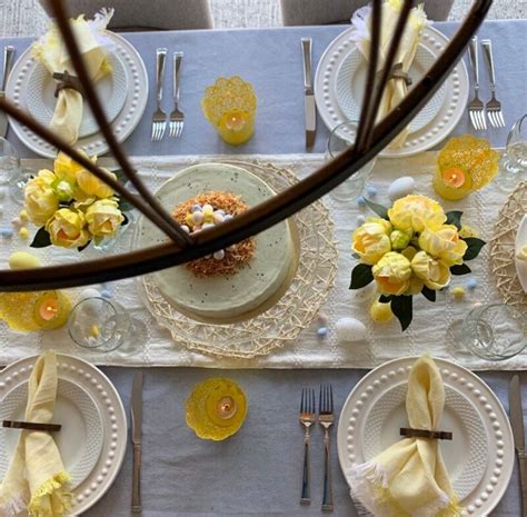 TRENDY CHEERFUL EASTER DINNER TABLESCAPE IDEAS