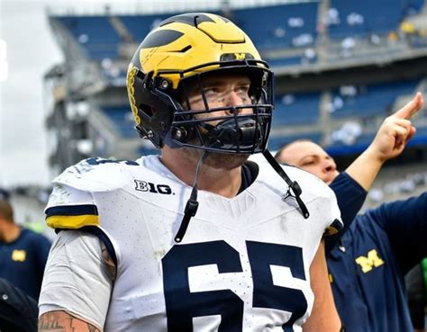 Michigan OL Zak Zinter named Unanimous All-American - BVM Sports