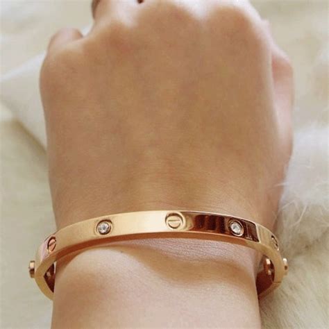 Replica Cartier bracelet is carefully designed | Wholesale Replica Cartier Jewelry,Bvlgari ...