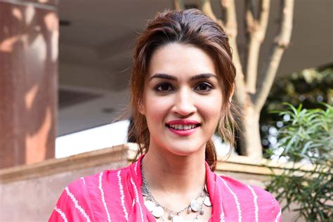 Kriti Sanon Wiki- Age, Height, Movies, Boyfriend, Biography & More ...