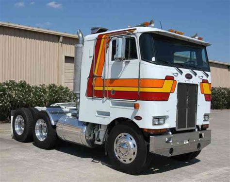 Peterbilt 362 (1982) : Sleeper Semi Trucks