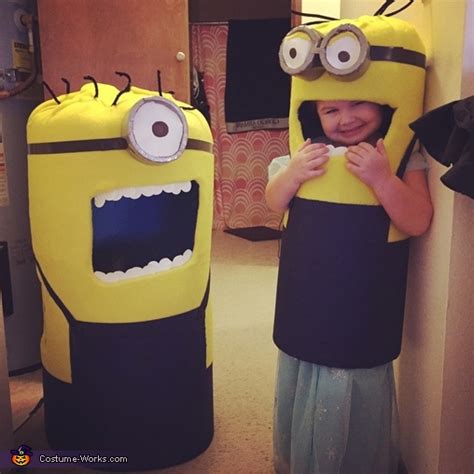 Mini Minion Baby Costume | DIY Costumes Under $35 - Photo 3/4