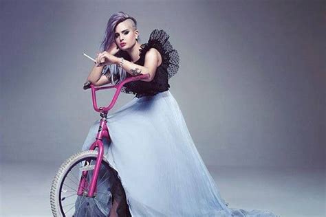 Kelly Osbourne Net Worth - Is She Rich like Her Father Ozzy Osbourne ...