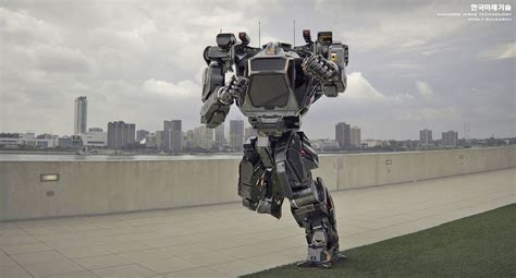 Watch Korea's mech take its first steps with a pilot on board