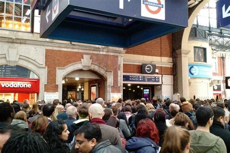 District and Circle line delays: Rush hour chaos for commuters after signal failure | London ...