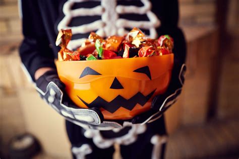 5 Ways To Avoid Eating All of Your Kids' Halloween Candy | CafeMom.com