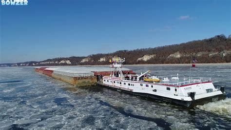 Towboats in Ice on the Mississippi - YouTube