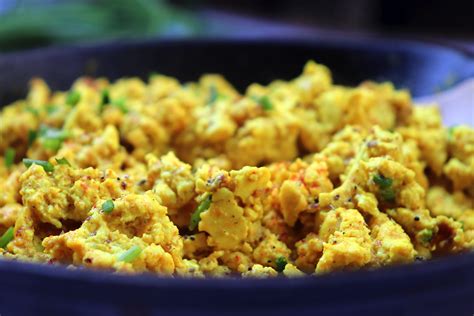 Quick vegan tofu scramble (scrambled eggs) recipe - Rudy's Riviera