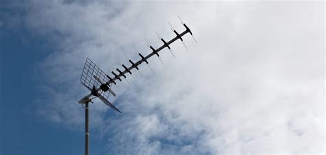 Get The Best Outdoor Antenna To Make Watching TV A Breeze | Don't Waste ...