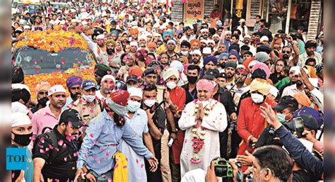 Jhanda Mela: Hundreds Of Devotees Take Part In Jhanda Mela | Dehradun ...