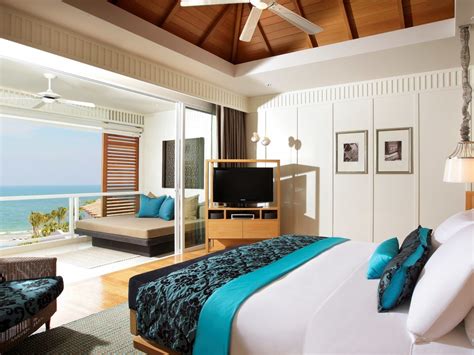 Beach Hotel Room 1600 x 1200 Wallpaper