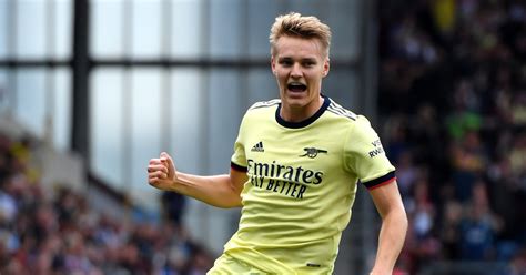 Watch: Martin Odegaard pulls off dummy in impressive Arsenal move