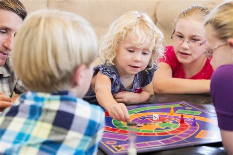 15 jeux de société pour s'amuser avec les enfants - Magicmaman.com