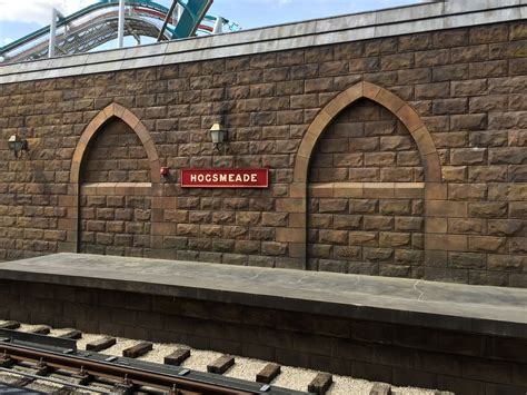 Hogwarts Express - Hogsmeade Station — UO FAN GUIDE