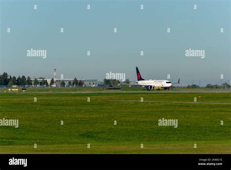 Air Canada Boeing 737 MAX at the Ottawa McDonald Cartier Airport Stock Photo - Alamy