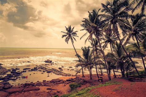 Beaches with Mesmerizing Views in Goa to Visit with Family - EaseMyTrip