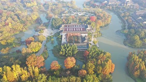 Yangzhou's iconic Slender West Lake in the mist - CGTN