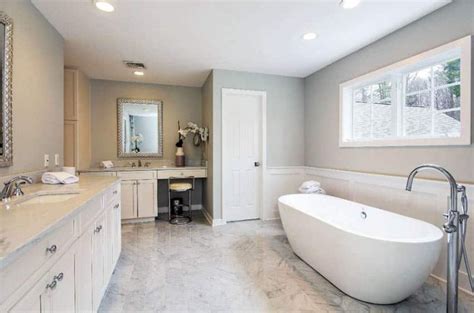 23 Gorgeous Bathroom Wainscoting Ideas (Best Styles & Materials ...