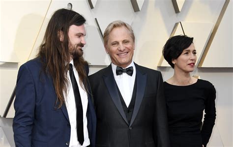 Viggo Mortensen: la vida del improbable galán de Hollywood y hombre de muchos talentos