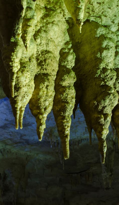 Stalactites vs Stalagmites: What is the Difference? - World of Caves