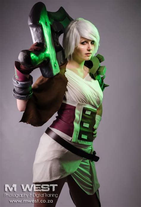 Riven from League of Legends Cosplay Gallery - Project-Nerd