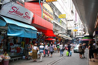 Transit Bangkok: PRATUNAM SHOPPING