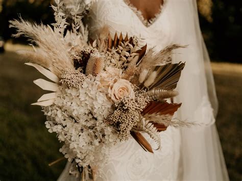 31 Dried Flower Wedding Ideas: Bouquets, Centerpieces & More