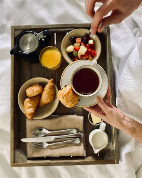 Dreamy Breakfasts in Bed - Luxury Cotswold Escape | Breakfast in bed, Food, Princess food