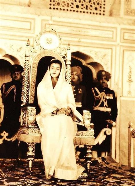 HER HIGHNESS MAHARAJMATA SHRIMATI GAYATRI DEVI - RAJMATA SAHIBA OF JAIPUR RIYASA By Rohit ...