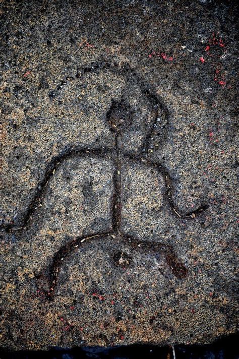 Hawaiian Petroglyphs 1700 year old from Hawaii Island | Hawaiian art, Petroglyphs, Island art