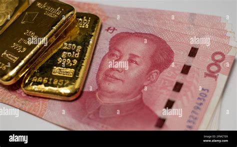 Gold backed Chinese yuan. Financial system of China Stock Photo - Alamy