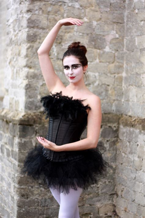 Halloween 2012: Black Swan Costume - THE STYLING DUTCHMAN.