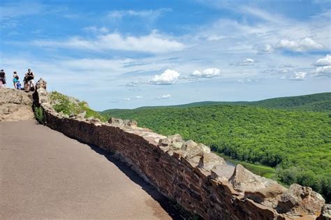 Lake of the Clouds overlook in Porcupine Mountains 🌳 UP Michigan travel blog | Flashpacking America