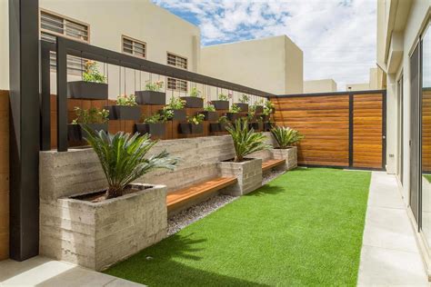 Área Exterior CAF: Jardines de estilo minimalista por S2 Arquitectos # ...