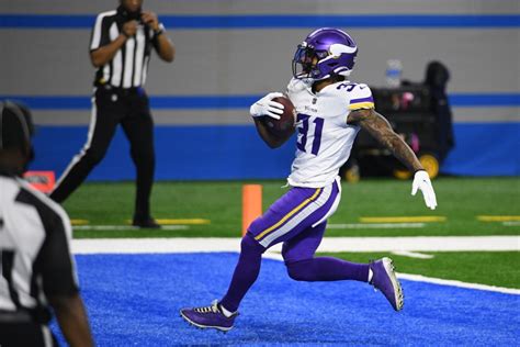 Vikings Re-Sign Veteran Running Back Ameer Abdullah - Sports ...