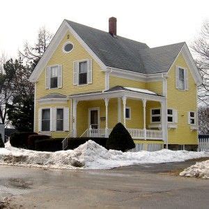 Yellow house, white trim, white shutters. So simple. Yellow House Exterior, House Exterior Color ...