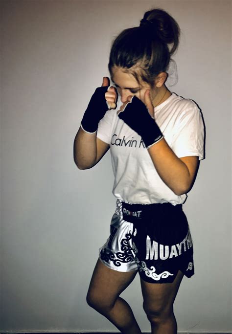 Pin by Fadime Crl on Nakmuay | Women boxing, Kickboxing women, Boxing ...